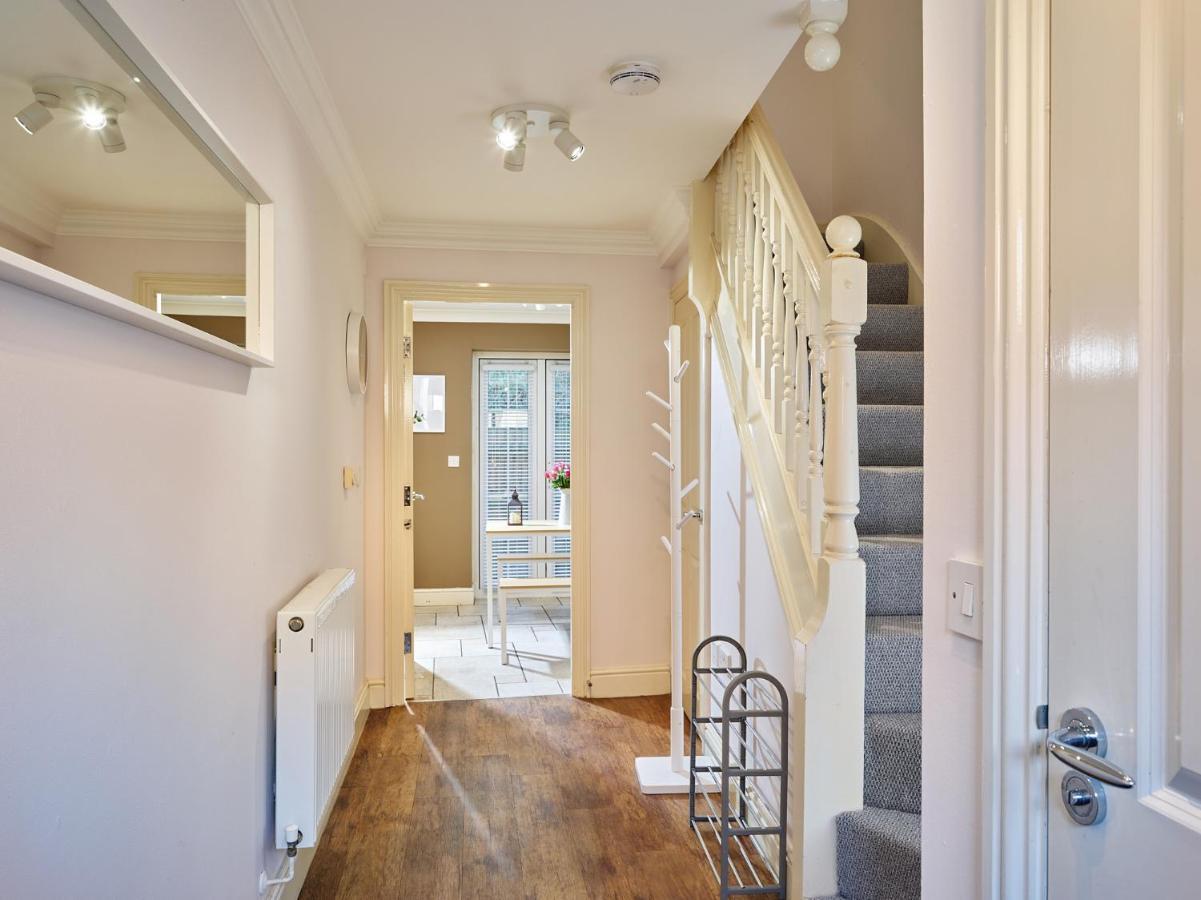 Curb - Gorgeous 3 Bedroom House Close To Town Centre Holiday home *