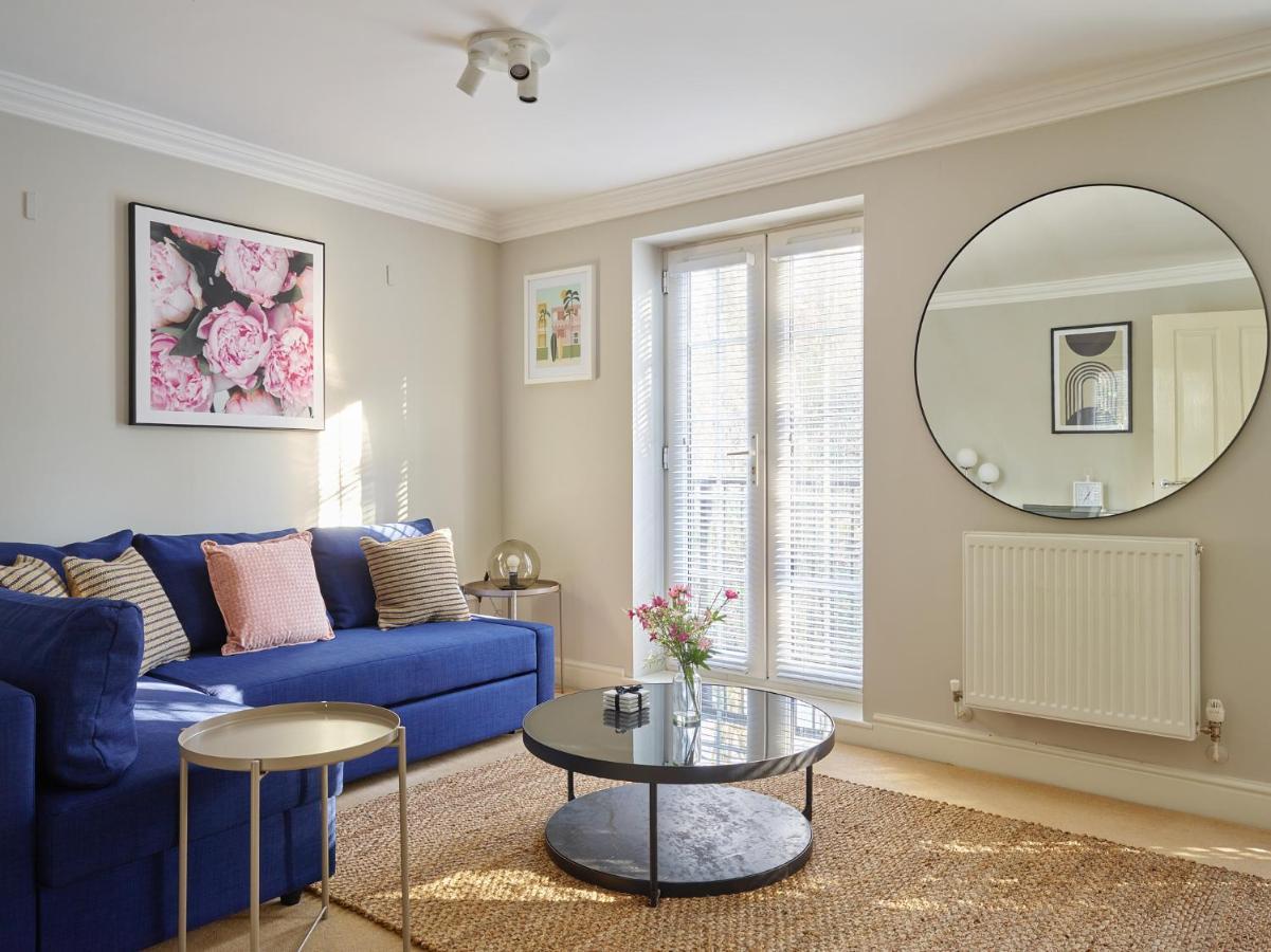 Curb - Gorgeous 3 Bedroom House Close To Town Centre Holiday home