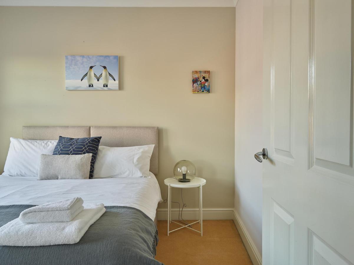 Holiday home Curb - Gorgeous 3 Bedroom House Close To Town Centre *