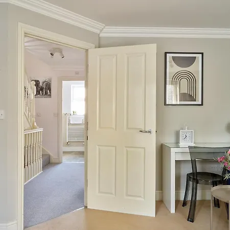 Curb Properties - Gorgeous 3 Bedroom House Close To Town Centre Cheltenham Exterior photo