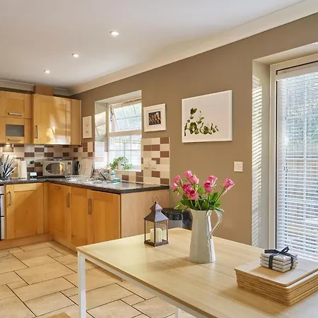 Curb Properties - Gorgeous 3 Bedroom House Close To Town Centre Cheltenham Exterior photo