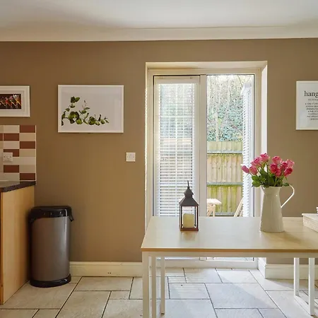 Curb Properties - Gorgeous 3 Bedroom House Close To Town Centre Cheltenham Exterior photo