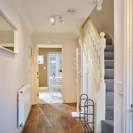 Curb Properties - Gorgeous 3 Bedroom House Close To Town Centre Cheltenham Exterior photo