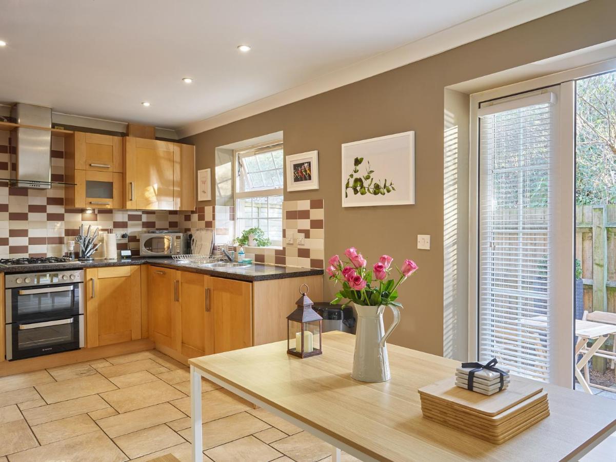 Curb - Gorgeous 3 Bedroom House Close To Town Centre Casa de Férias *